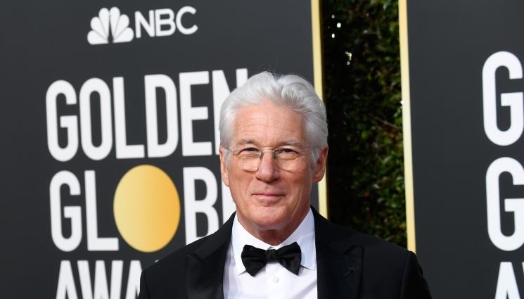 Ричард Гиър е бил хоспитализиран с пневмония докато е бил на