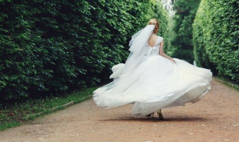 Сватбена гримьорка разкри че е присъствала на шокираща церемония на