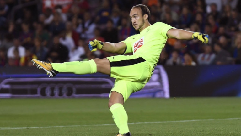 Сръбският вратар на Севиля Марко Дмитрович показа че знае как