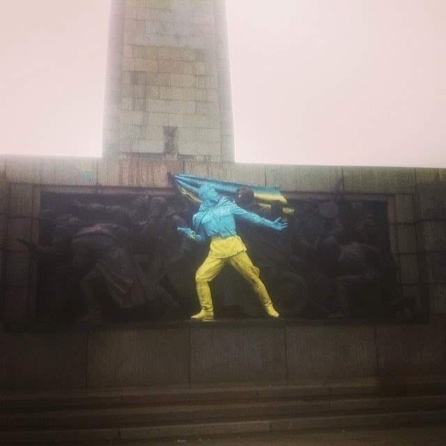 Хиляди българи отбелязват днес годишнината от войната в Украйна с