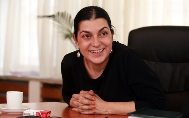 Пет месечната война в Народния театър между главния режисьор Александър