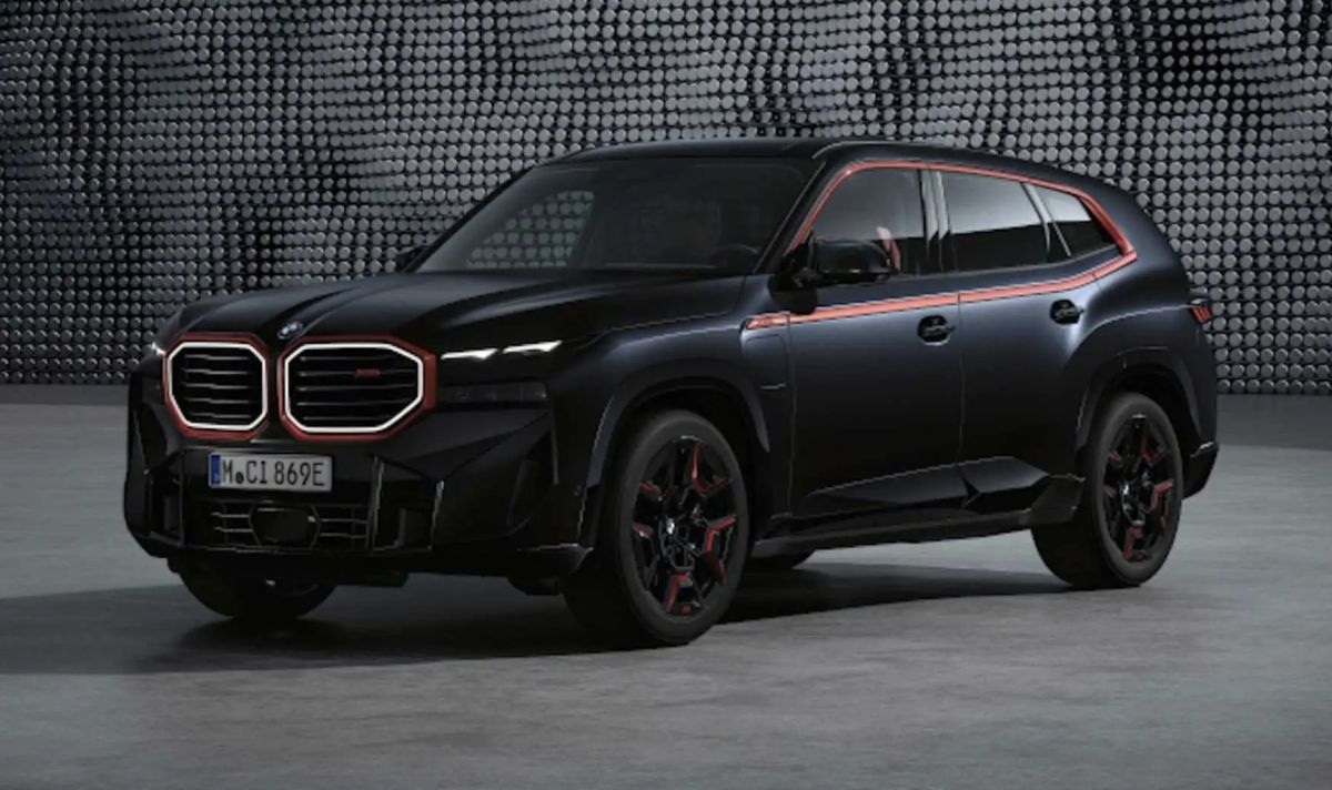 BMW приема поръчки за кросоувъра XM от няколко месеца но