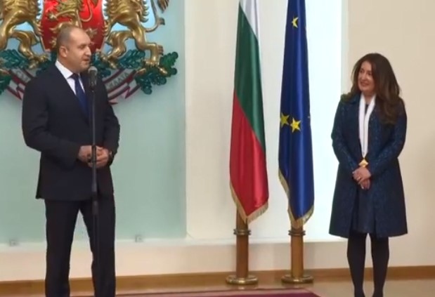Президентът Румен Радев връчи орден Мадарски конник първа степен на посланика