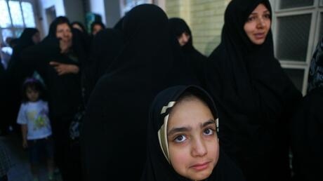 През последните три месеца стотици млади момичета посещаващи различни училища