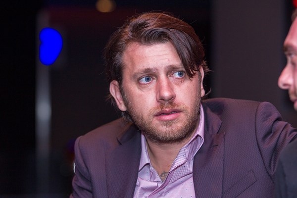 Актьорът Веселин Плачков не обича да смея жените си но