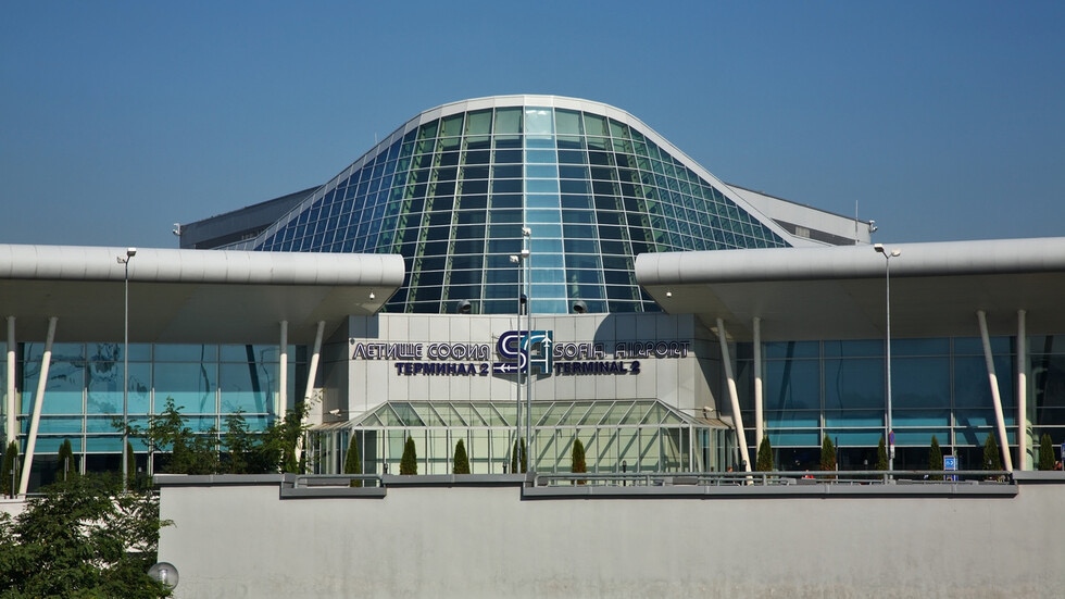 Преговорите между синдикатите и ръководството на летище София за увеличение