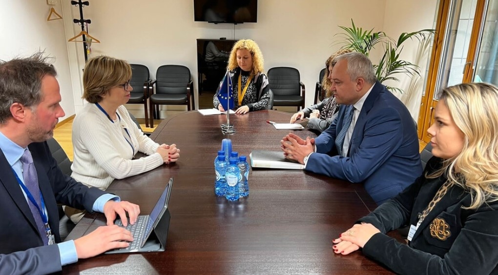 Заместник министър председателят по обществен ред и сигурност и министър на