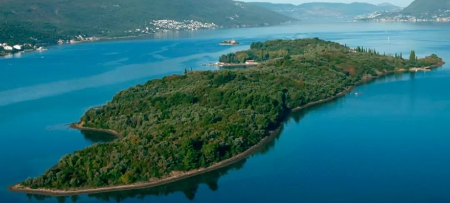 Остров Свети Марко в Черна гора се продава за 80