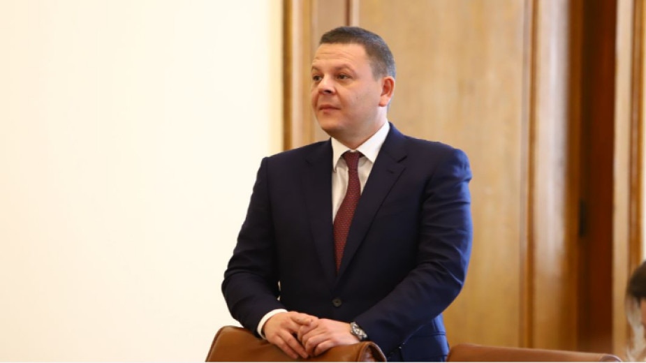 Обмисляме таван на надценката за основни хранителни стоки и продукти