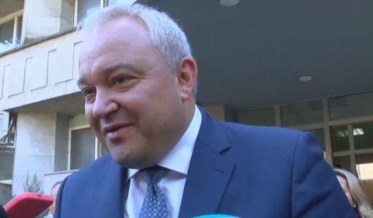 Задържаха бременна жена и военен превозващи мигранти съобщи вътрешният министър Иван Демерджиев