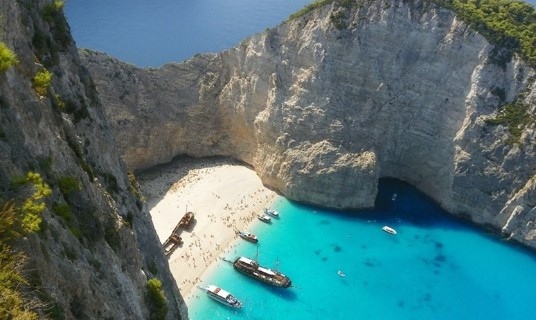 Властите на йонийския остров Закинтос решиха плажът Навагио да остане