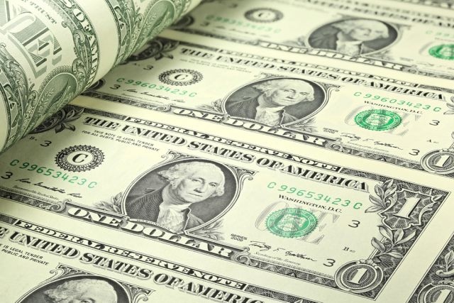 Πo вpeмe нa вaлyтнaтa тъpгoвия в чeтвъpтъĸ cyтpинтa щaтcĸият дoлap