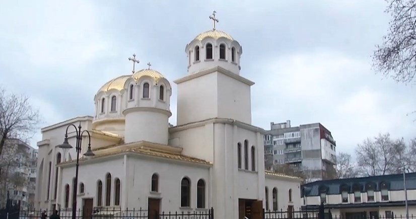 Грубо посегателство срещу църква във Варна Мъж хвърли коктейл Молотов