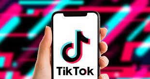 Съобщения в TikTok публикувани от трафиканти на хора предлагат услуги