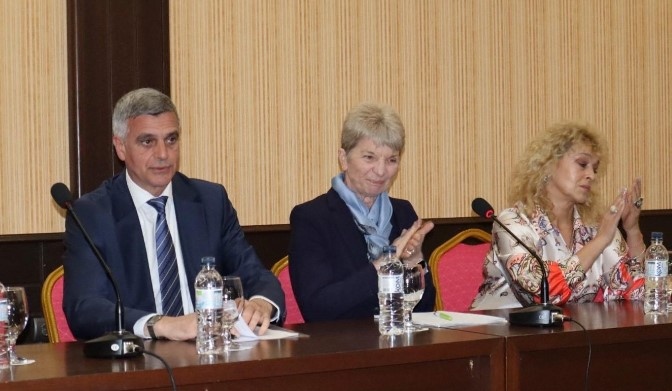 Български възход е партия на мира Вярвам че мнозинството от