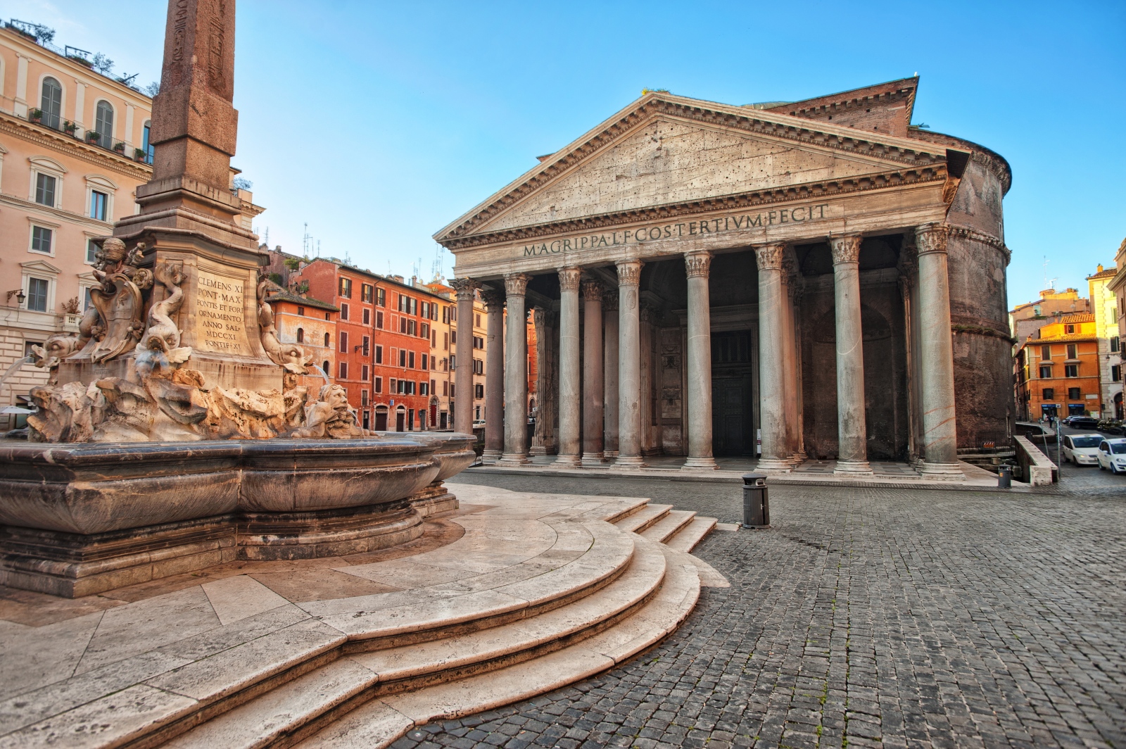 Влизането в една от най-популярните забележителности в Рим - Пантеона,