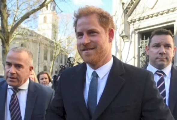 Принц Хари пристигна в Лондон за изслушване по дело срещу таблоид