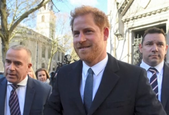 Британският принц Хари пристигна във Върховния съд в Лондон за