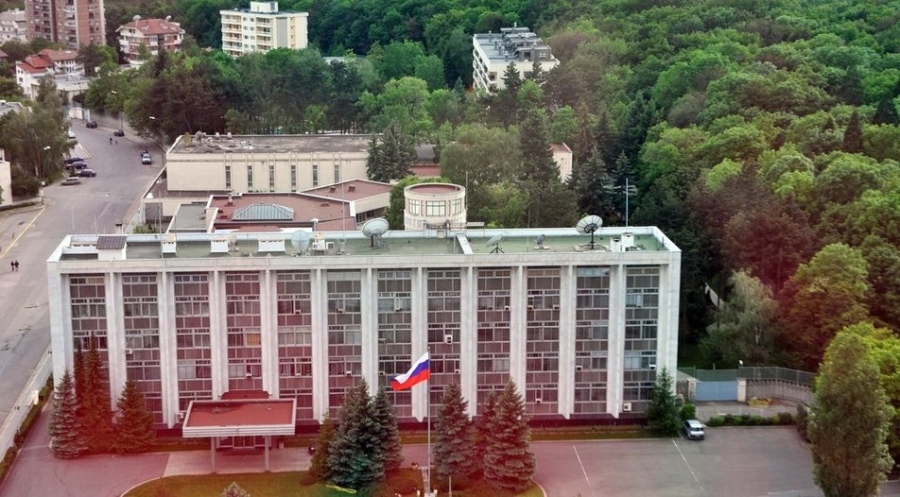 Посолството на Русия в София: Отхвърляме руската следа в информационните атаки срещу училища в България