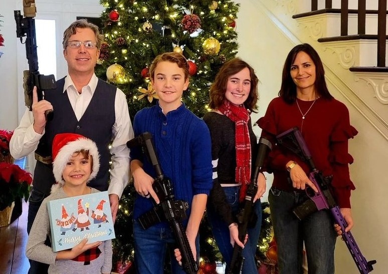 Скандал със сенатора републиканец Анди Огълс след стрелбата в Тенеси Смятаният