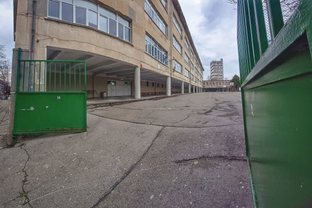 Отново редица сигнали за бомбени заплахи в училища в страната