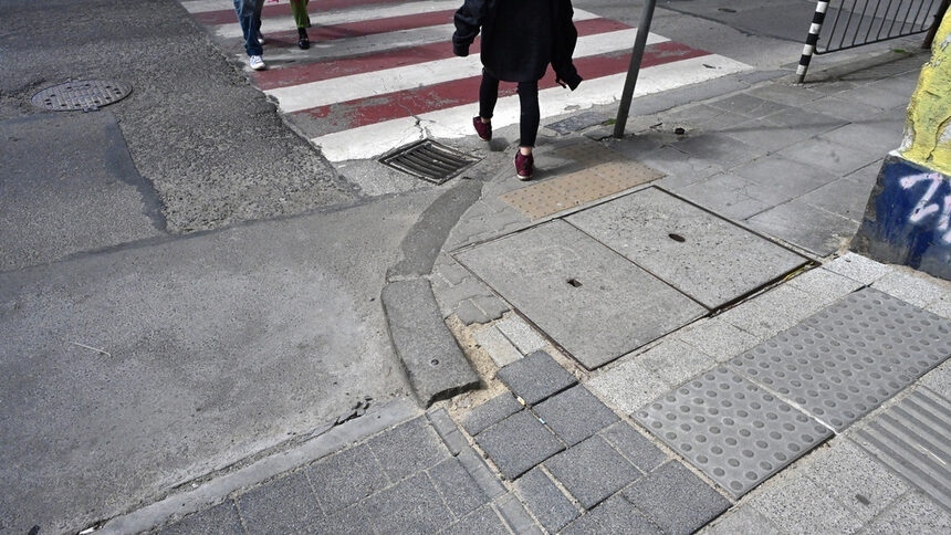 На обновената ул Цар Иван Шишман при кръстовището с ул