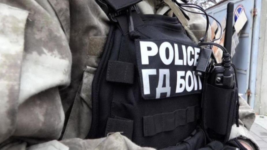 17 годишен ученик от София е изпратил част от имейлите със