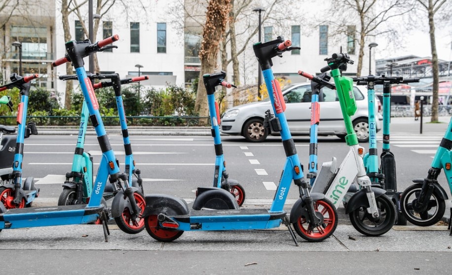 Париж забранява електрическите тротинетки Така Франция стана първата европейска държава