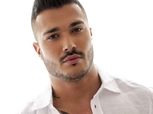 Певецът Галин призна че има филъри на лицето си и