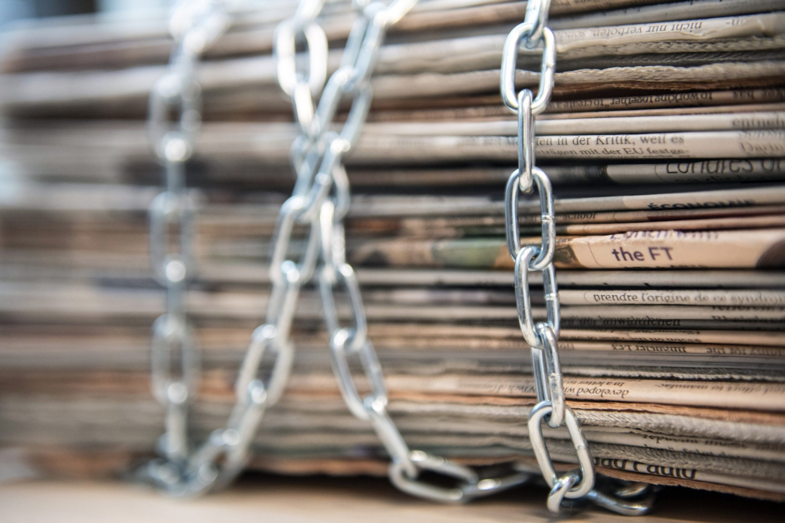 Застрахователната компания Лев инс е поставила условие пред сайта Медиапул