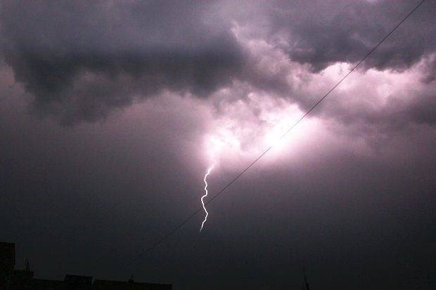 Времето ще се задържи облачно с валежи от дъжд по