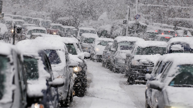 В София във връзка с валежите от сняг са извършени