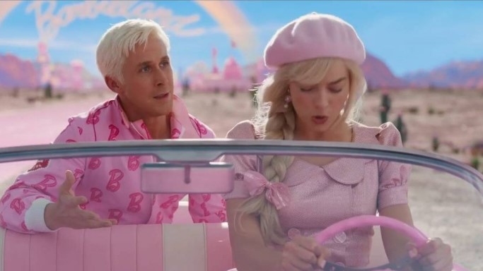 Марго Роби и Райън Гослинг изглеждат страхотно като световноизвестните кукли