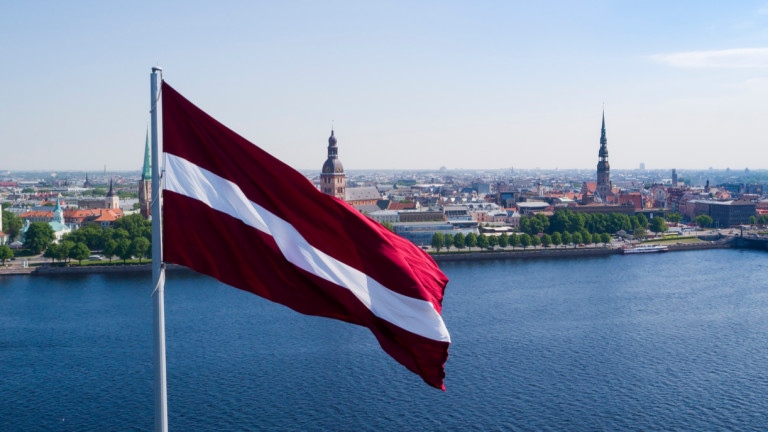 Латвия планира въвеждането на военна служба в отговор на продължаващата