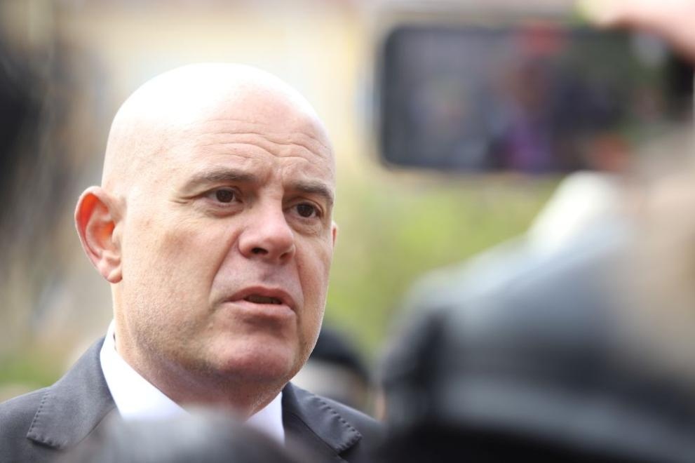 Задавам си въпроса дали някой в този момент може да