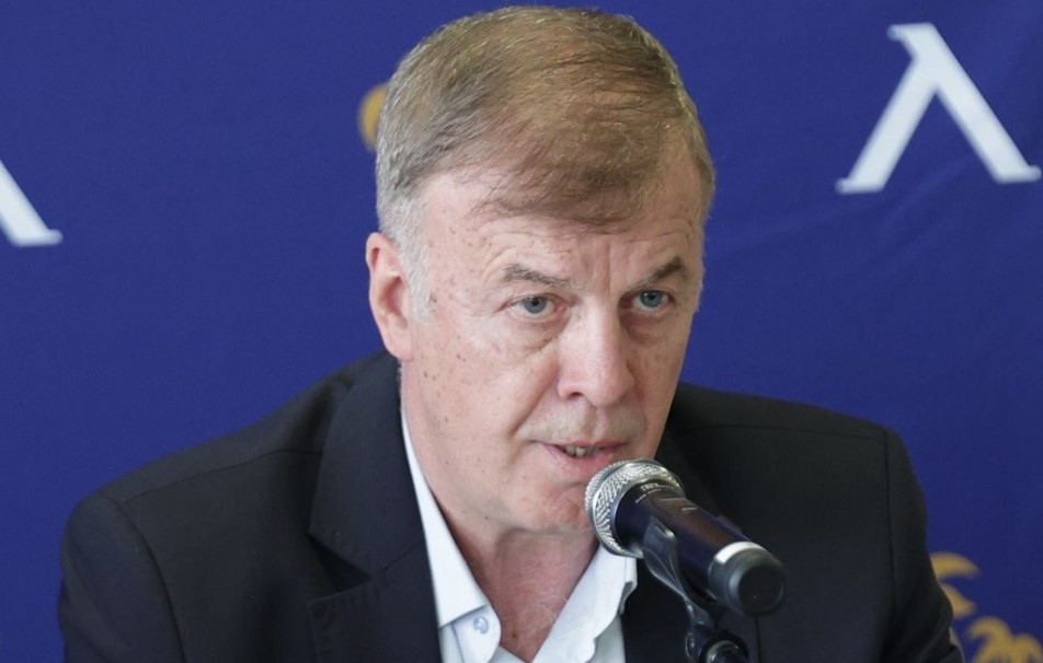 Мажоритарният собственик на Левски Наско Сираков използва клубния сайт за