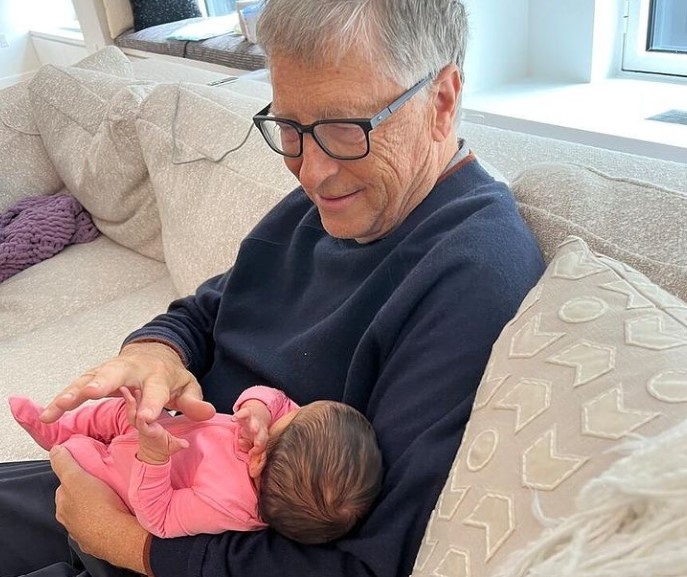 Бил Гейтс публикува снимка с първата си внучка В Инстаграм милиардерът
