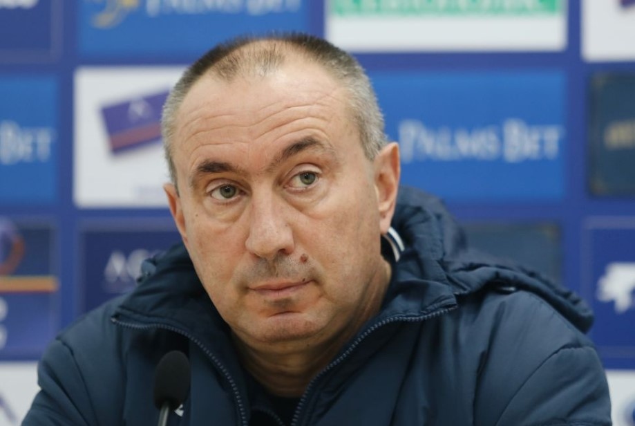 Станимир Стоилов обяви, че напуска поста старши треньор на Левски.
