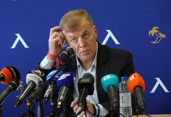 Мажоритарният собственик на ПФК Левски Наско Сираков вече се движи