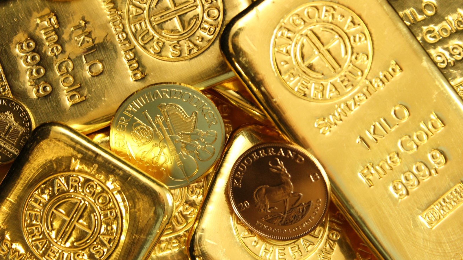 Златото загуби в днешната търговия около 1 на сто от
