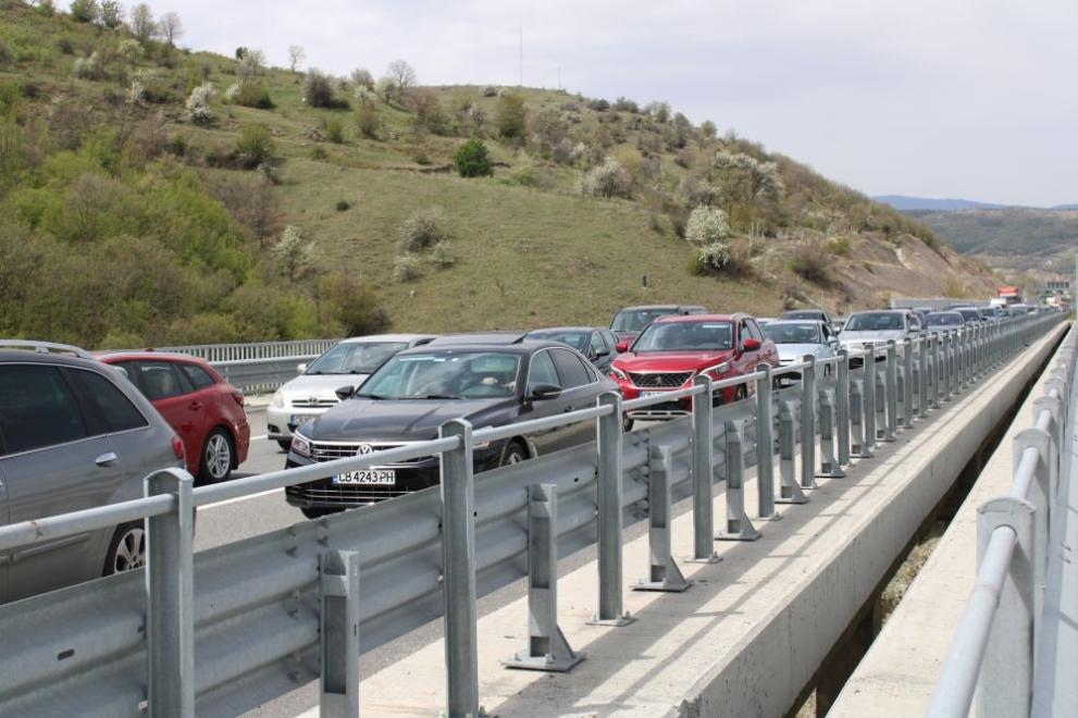 Огромна опашка от автомобили се е образувала на АМ Тракия Колона