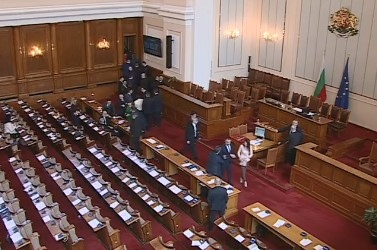 Парламентът не успя да избра председател на Народното събрание. Депутатите