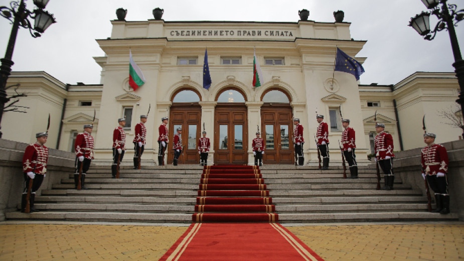 Първото заседание на 49 ия парламент приключи Това обяви от трибуната