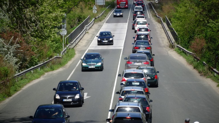 В първия от серията почивни дни около Великден трафикът по