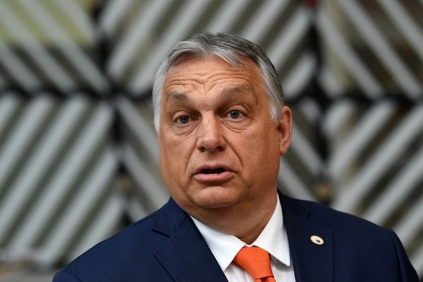 Близки до унгарския премиер лица включително настоящи и бивши служители