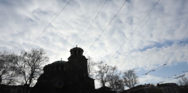 Днес ще преобладава облачно време и на места главно в