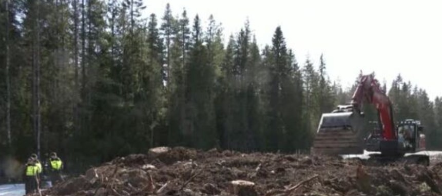 Финландия започна строителството на оградата с бодлив тел по границата с