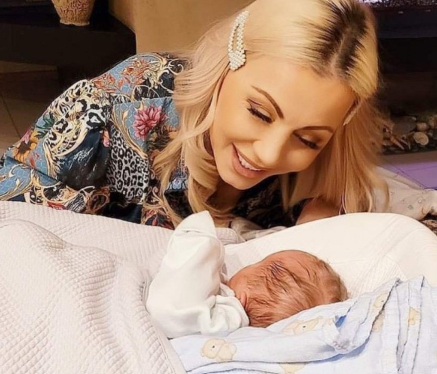 Певицата Камелия стана майка Честит Великден За нашето семейство е НАЙ ВЕЛИКИЯТ