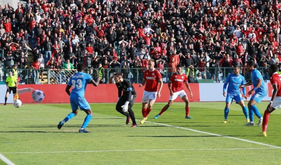 Днес от 17 30 часа ЦСКА и Левски ще играят на