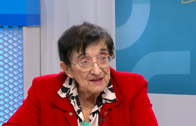 Предполагам че финансовият министър Росица Велкова е разработила три варианта